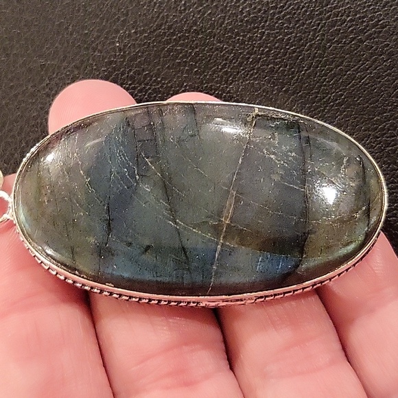 Gorgeous Labradorite Pendant - Plated - Picture 7 of 7